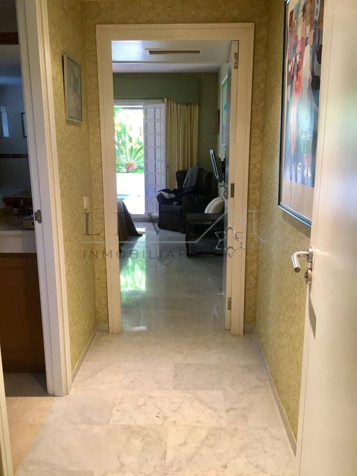 Apartamento de 2 habitaciones en Marbella en venta con piscina garaje - 1.500.000 € (Ref: 9583195)