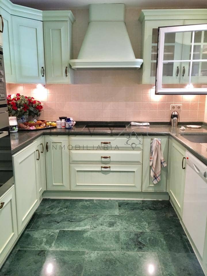 Apartamento de 2 habitaciones en Marbella en venta con piscina garaje - 1.500.000 € (Ref: 9583195)