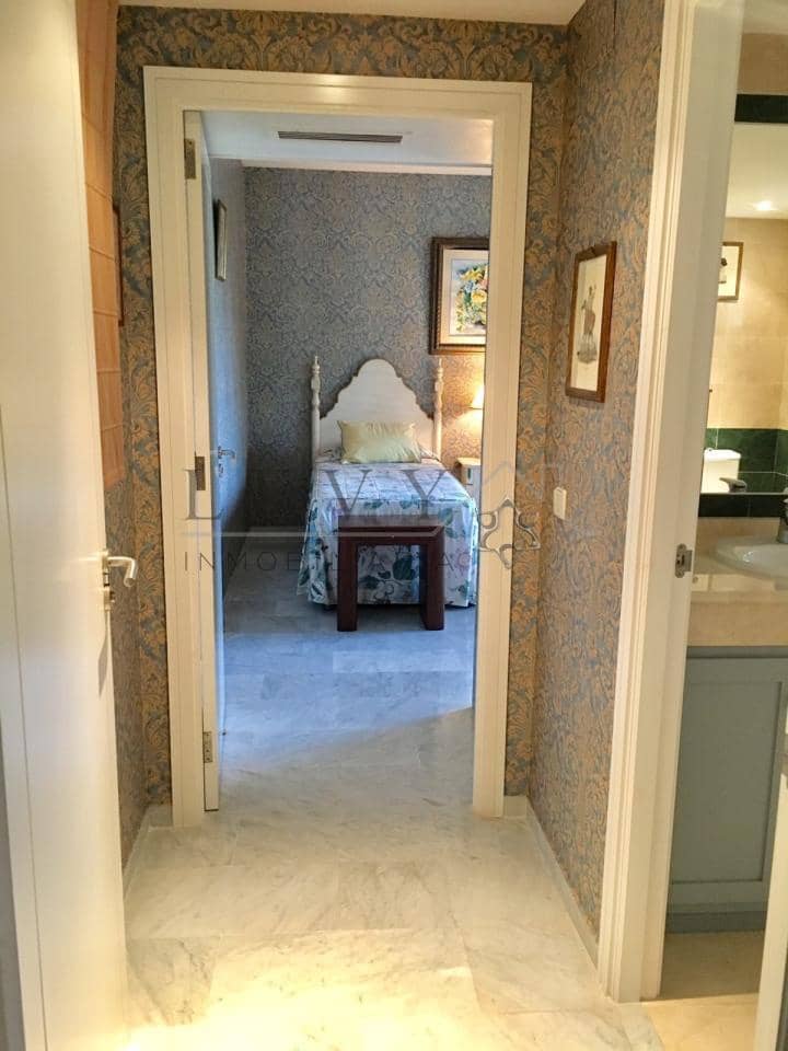 Apartamento de 2 habitaciones en Marbella en venta con piscina garaje - 1.500.000 € (Ref: 9583195)