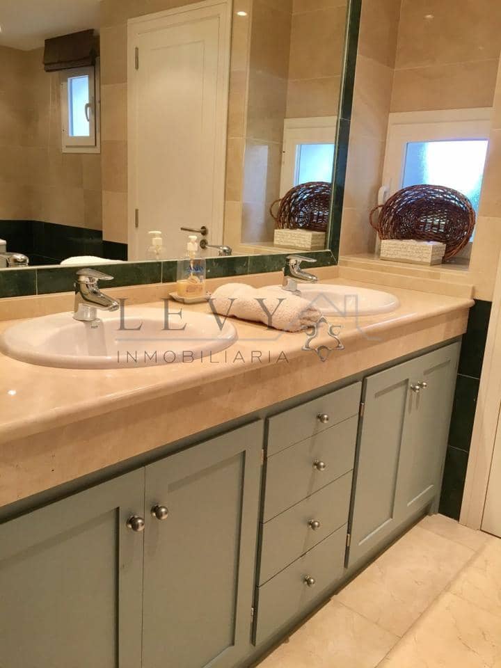 Apartamento de 2 habitaciones en Marbella en venta con piscina garaje - 1.500.000 € (Ref: 9583195)