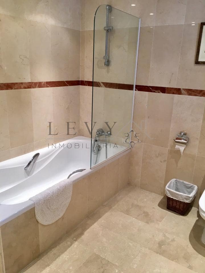 Apartamento de 2 habitaciones en Marbella en venta con piscina garaje - 1.500.000 € (Ref: 9583195)