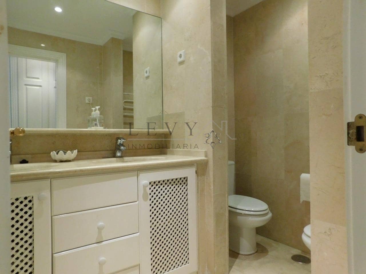 2 Zimmer Strandapartment zu verkaufen in Puerto Banus mit Pool Garage - 1.500.000 € (Ref: 9583196)