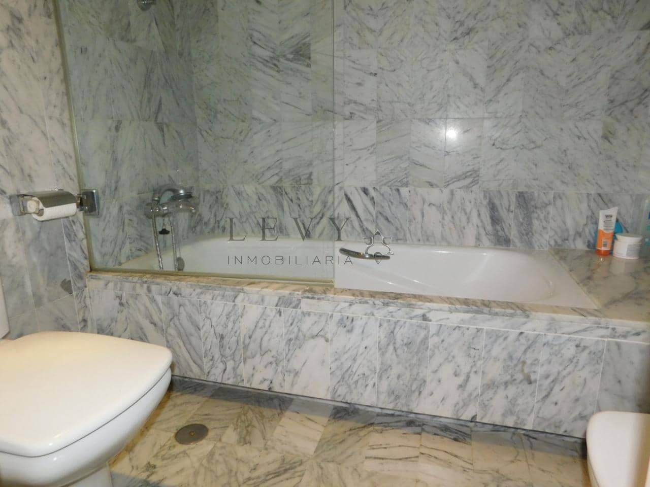 3 slaapkamer Strandappartement te koop in Nueva Andalucia met zwembad garage - € 1.350.000 (Ref: 9583197)