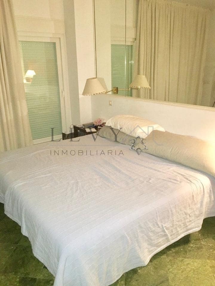 3 slaapkamer Strandappartement te koop in Nueva Andalucia met zwembad garage - € 1.350.000 (Ref: 9583197)