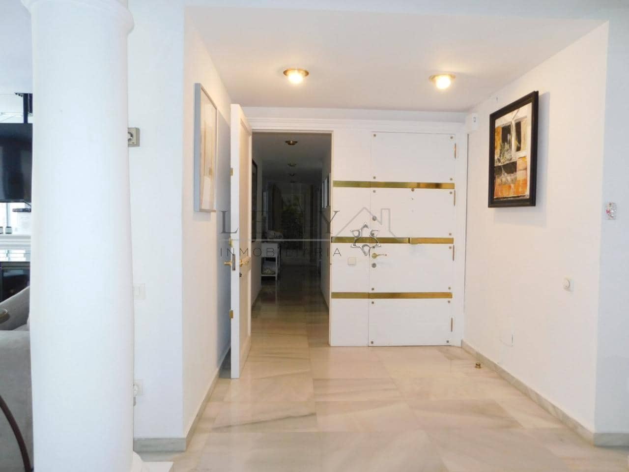 3 slaapkamer Strandappartement te koop in Nueva Andalucia met zwembad garage - € 1.350.000 (Ref: 9583197)