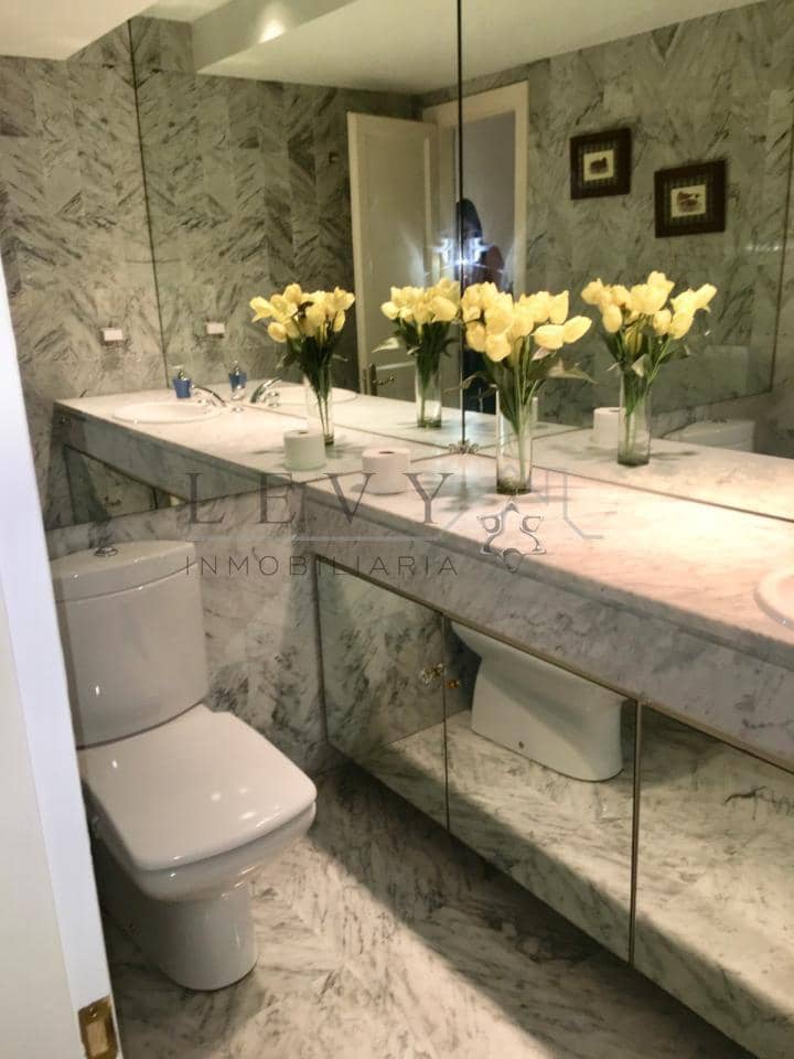 3 slaapkamer Strandappartement te koop in Nueva Andalucia met zwembad garage - € 1.350.000 (Ref: 9583197)