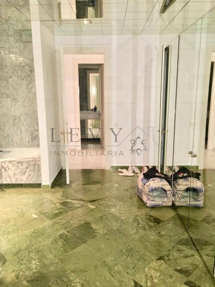 3 slaapkamer Strandappartement te koop in Nueva Andalucia met zwembad garage - € 1.350.000 (Ref: 9583197)