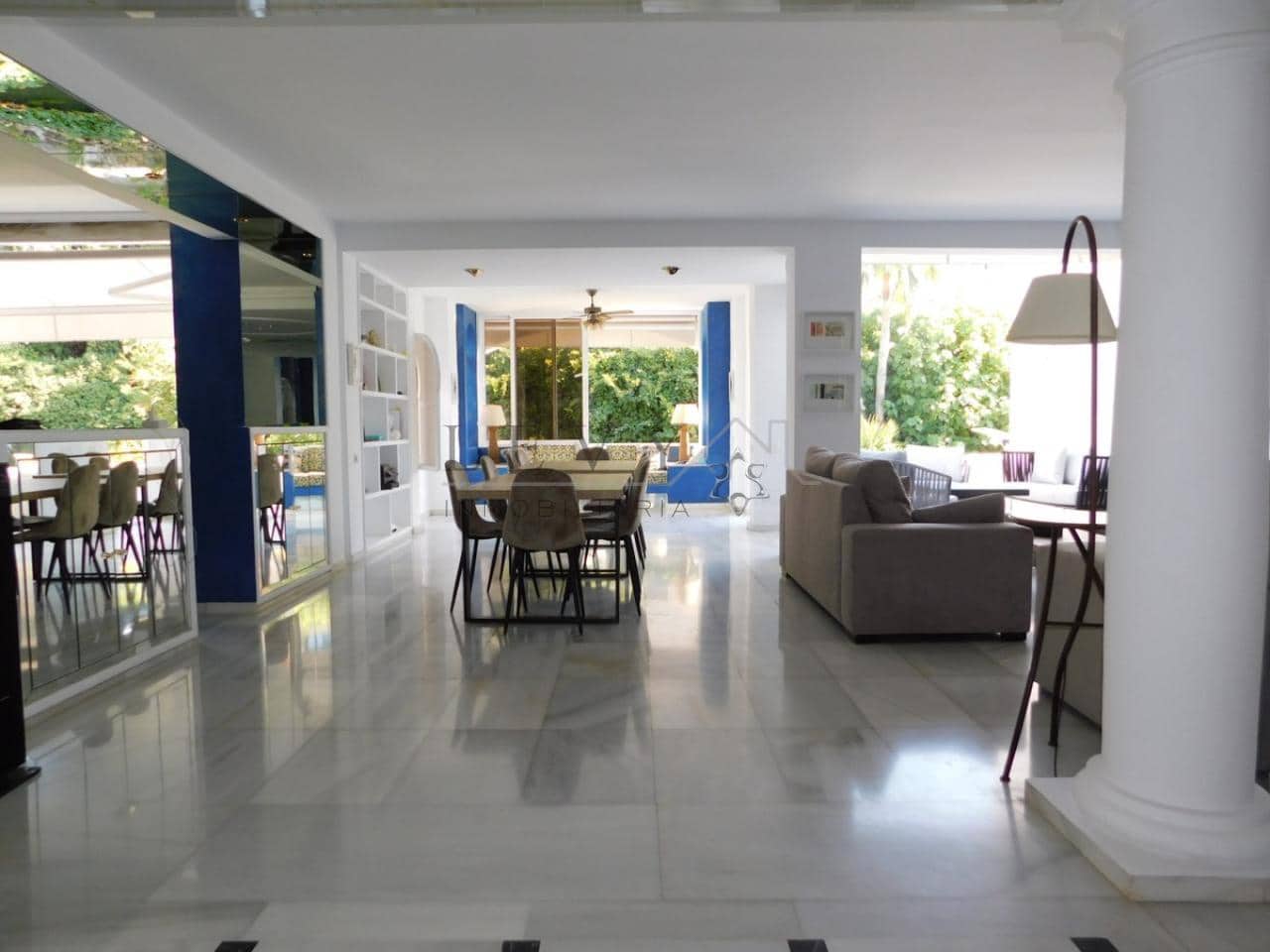 3 slaapkamer Strandappartement te koop in Nueva Andalucia met zwembad garage - € 1.350.000 (Ref: 9583197)