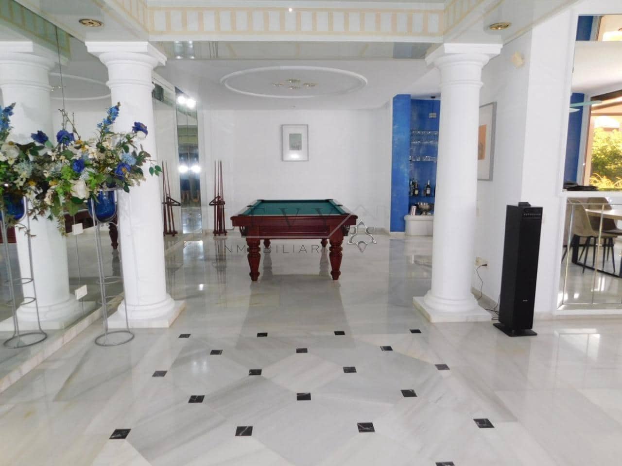 3 slaapkamer Strandappartement te koop in Nueva Andalucia met zwembad garage - € 1.350.000 (Ref: 9583197)