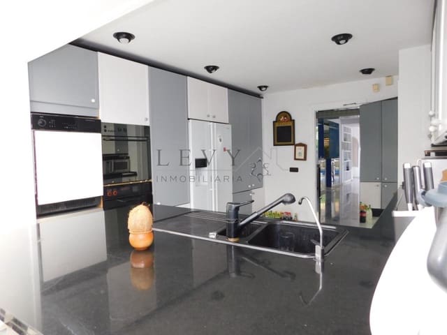 3 slaapkamer Strandappartement te koop in Puerto Banus, Marbella met zwembad garage - € 1.350.000 (Ref: 9583197)