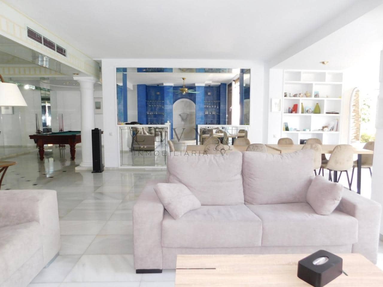 3 slaapkamer Strandappartement te koop in Nueva Andalucia met zwembad garage - € 1.350.000 (Ref: 9583197)