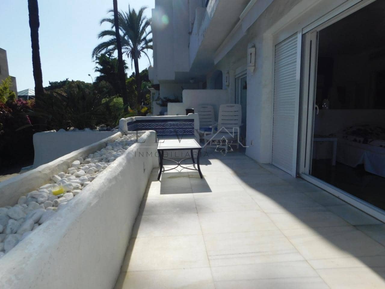 3 slaapkamer Strandappartement te koop in Nueva Andalucia met zwembad garage - € 1.350.000 (Ref: 9583197)