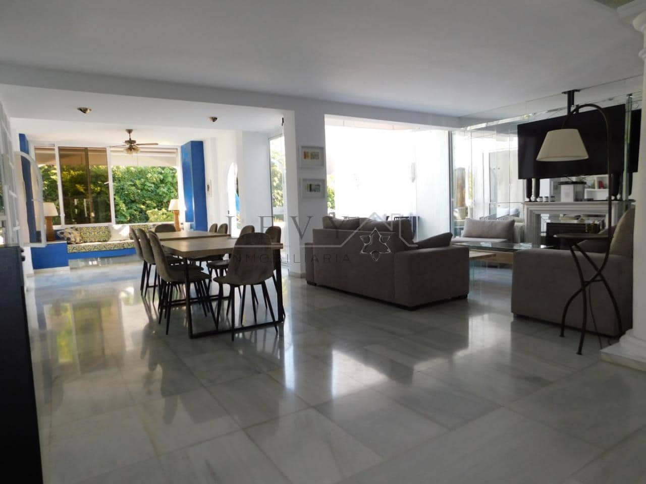 3 slaapkamer Strandappartement te koop in Nueva Andalucia met zwembad garage - € 1.350.000 (Ref: 9583197)