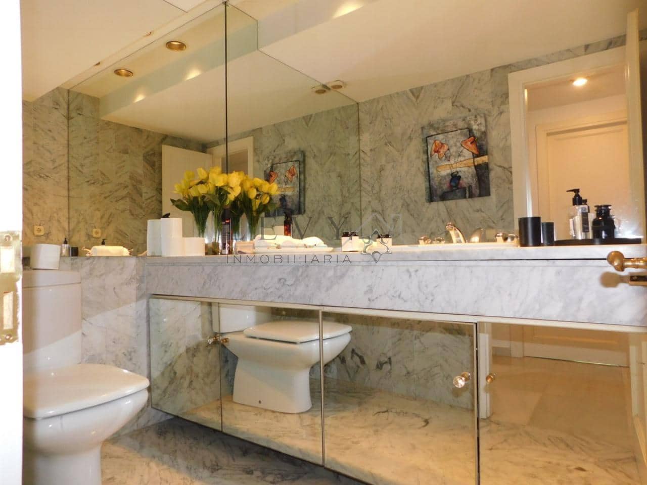 3 slaapkamer Strandappartement te koop in Nueva Andalucia met zwembad garage - € 1.350.000 (Ref: 9583197)