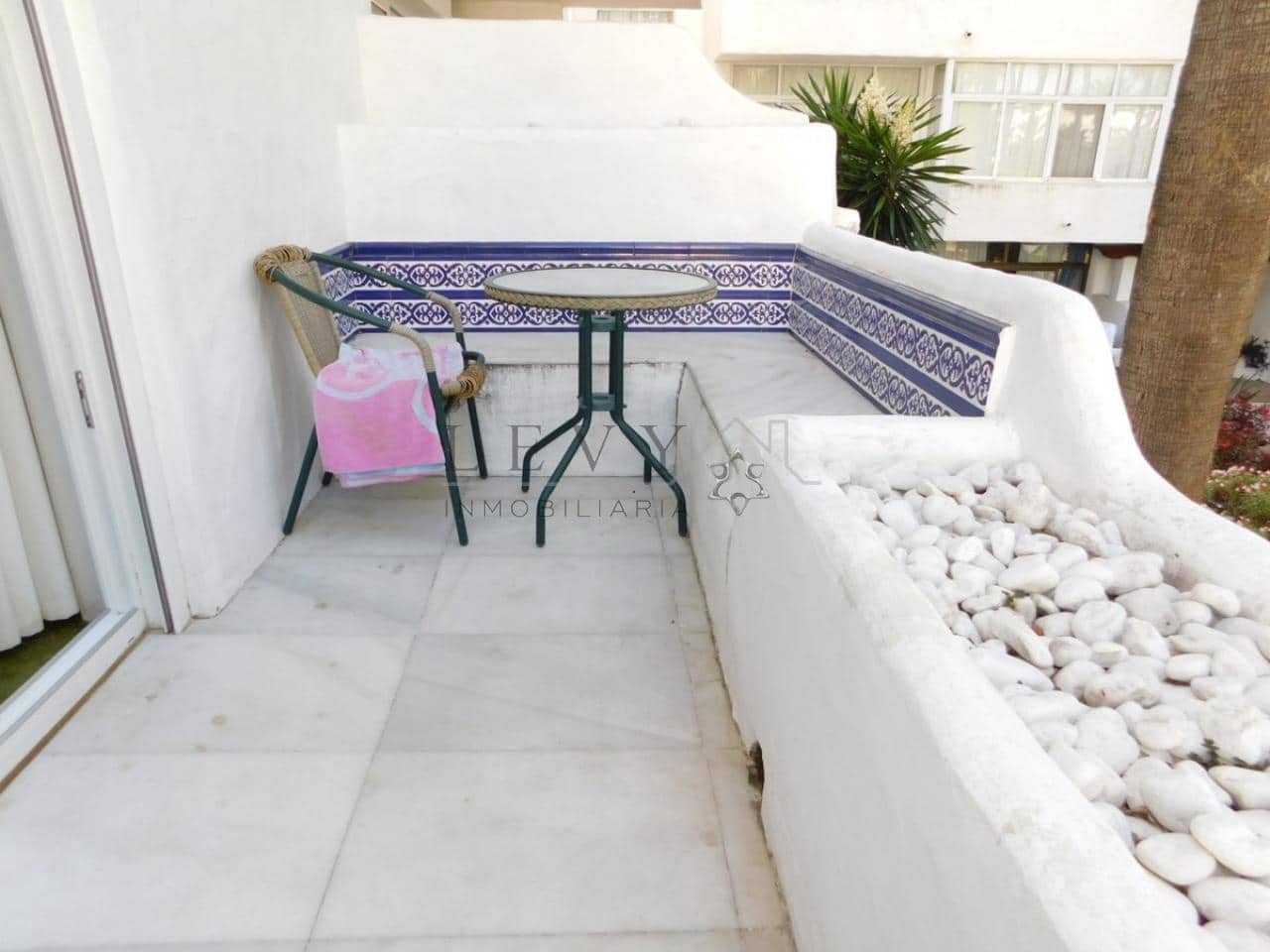 3 slaapkamer Strandappartement te koop in Nueva Andalucia met zwembad garage - € 1.350.000 (Ref: 9583197)