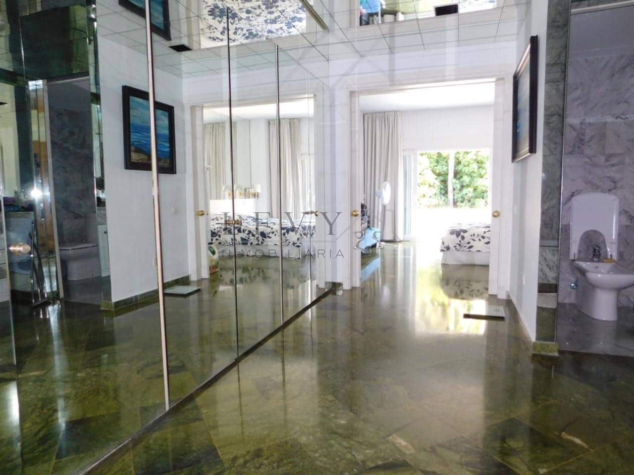 3 slaapkamer Strandappartement te koop in Nueva Andalucia met zwembad garage - € 1.350.000 (Ref: 9583197)