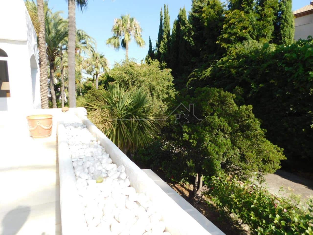 3 slaapkamer Strandappartement te koop in Nueva Andalucia met zwembad garage - € 1.350.000 (Ref: 9583197)