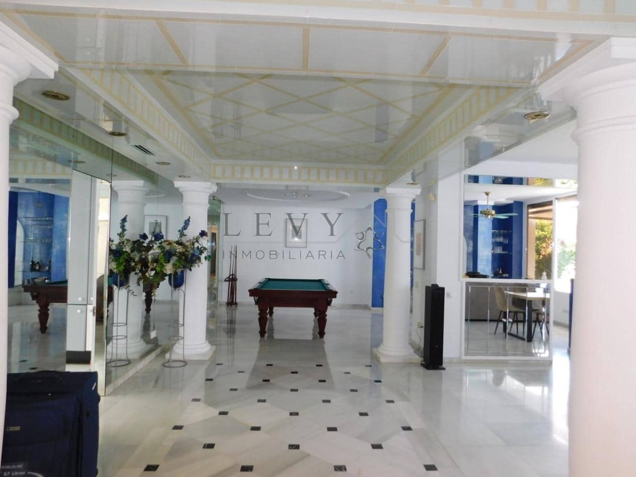 3 slaapkamer Strandappartement te koop in Nueva Andalucia met zwembad garage - € 1.350.000 (Ref: 9583197)