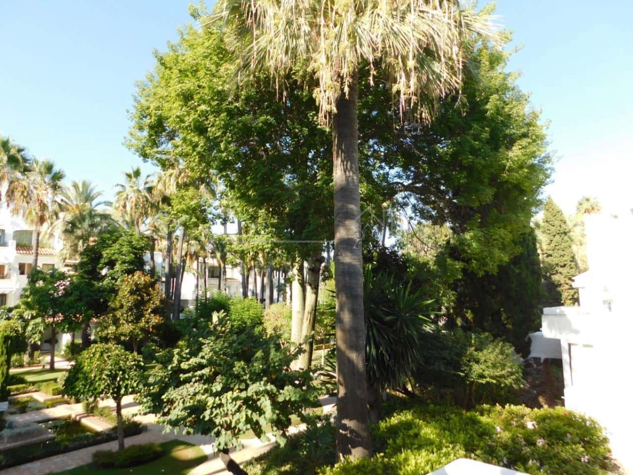 3 slaapkamer Strandappartement te koop in Nueva Andalucia met zwembad garage - € 1.350.000 (Ref: 9583197)