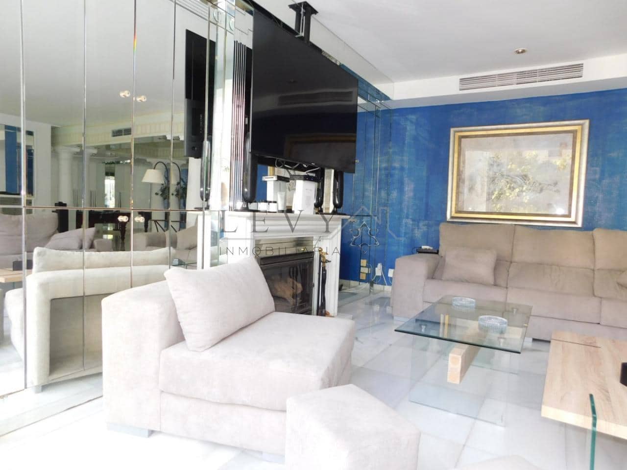 3 slaapkamer Strandappartement te koop in Nueva Andalucia met zwembad garage - € 1.350.000 (Ref: 9583197)