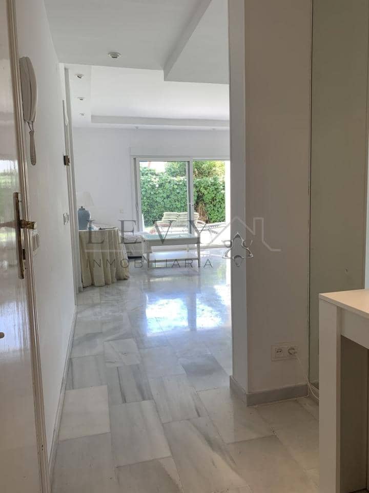 2 slaapkamer Strandappartement te koop in Puerto Banus met zwembad garage - € 700.000 (Ref: 9583199)