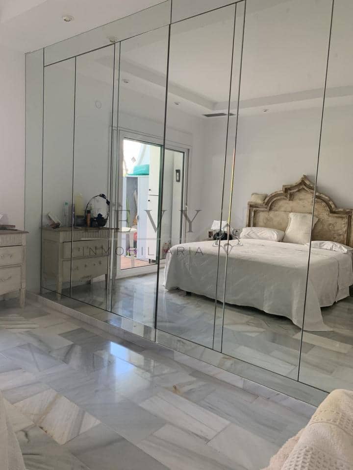 2 slaapkamer Strandappartement te koop in Puerto Banus met zwembad garage - € 700.000 (Ref: 9583199)