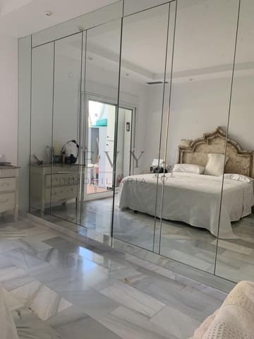 2 slaapkamer Strandappartement te koop in Puerto Banus, Marbella met zwembad garage - € 700.000 (Ref: 9583199)