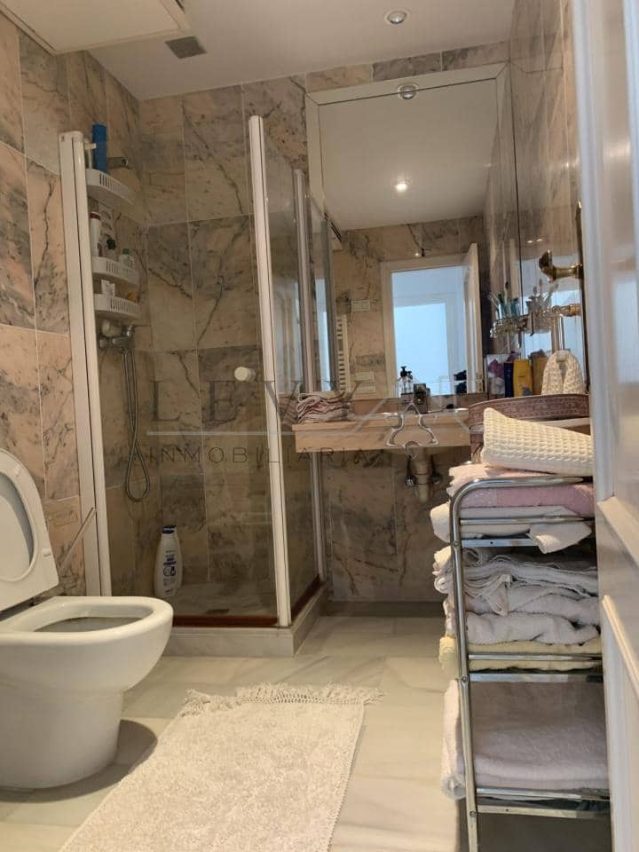 2 slaapkamer Strandappartement te koop in Puerto Banus met zwembad garage - € 700.000 (Ref: 9583199)