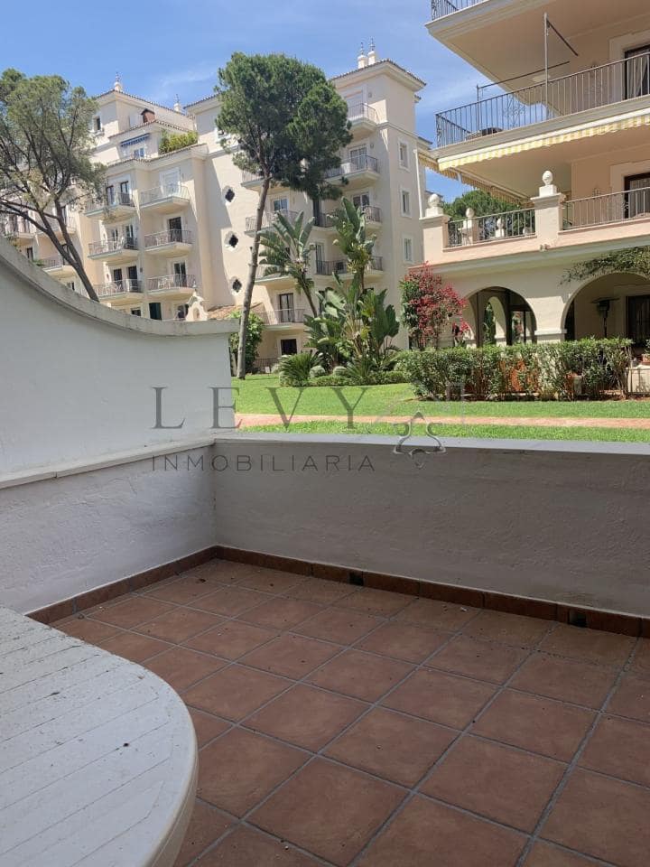 2 slaapkamer Strandappartement te koop in Puerto Banus met zwembad garage - € 700.000 (Ref: 9583199)