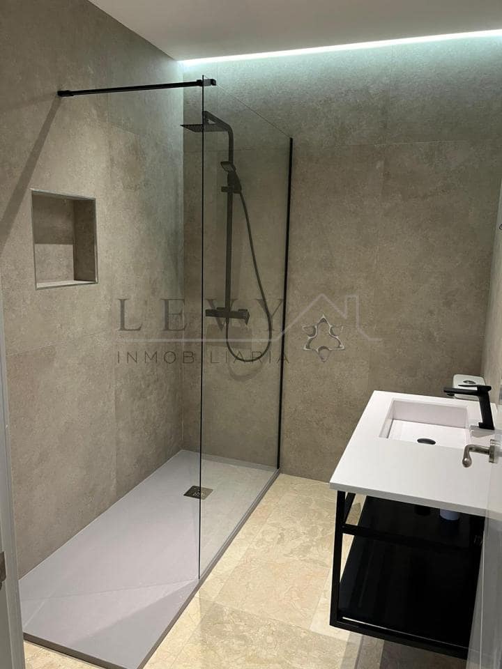 Piso de 2 habitaciones en Puerto Banus en venta con piscina garaje - 477.225 € (Ref: 9583202)