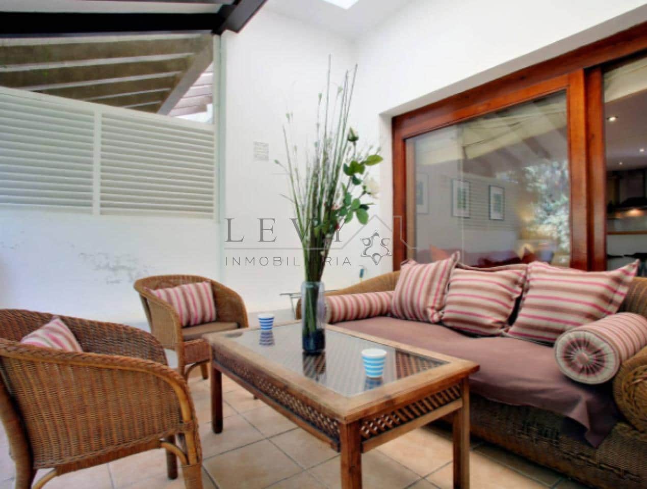 Piso de 2 habitaciones en Puerto Banus en venta con piscina garaje - 477.225 € (Ref: 9583202)