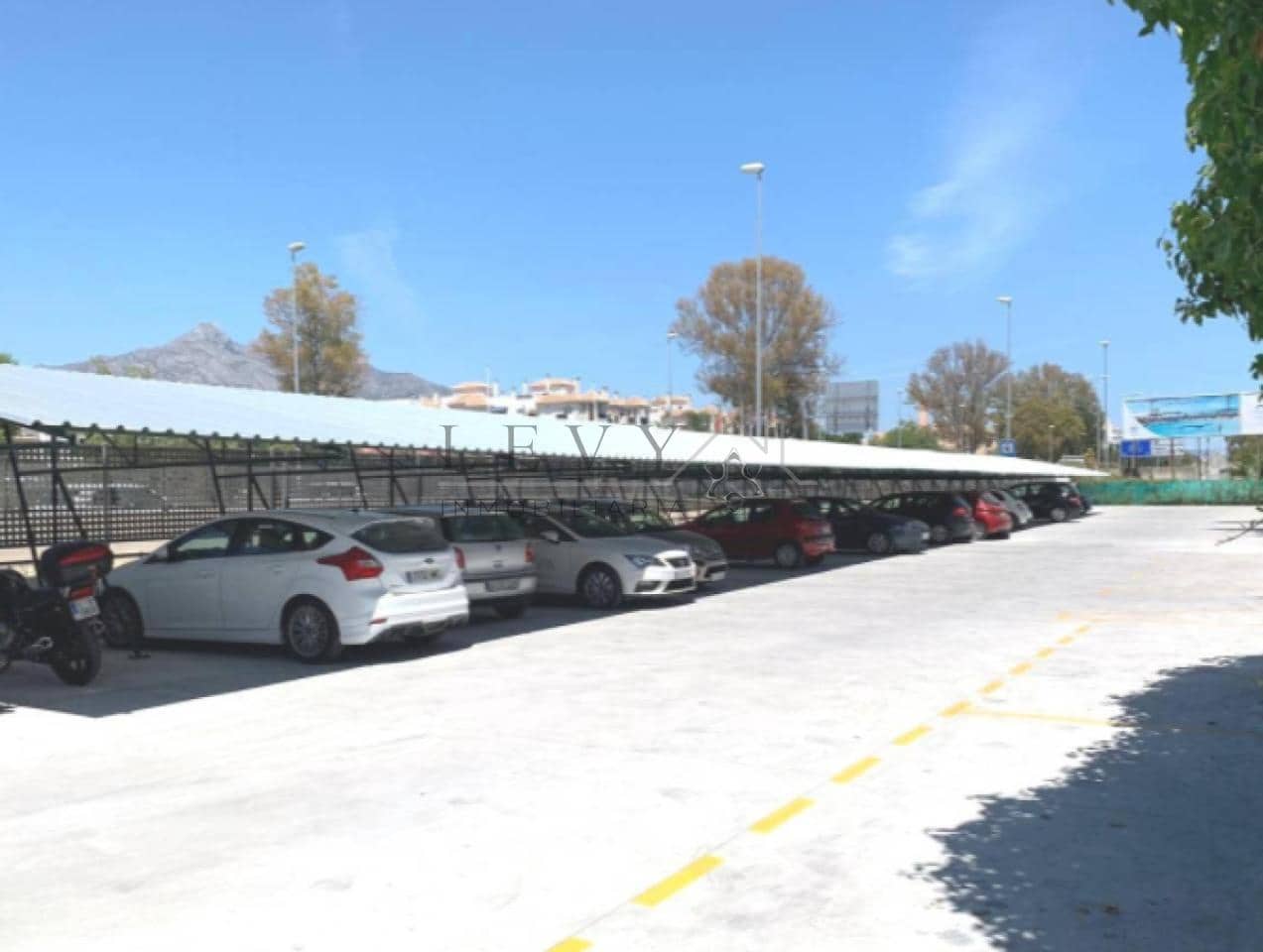 Piso de 2 habitaciones en Puerto Banus en venta con piscina garaje - 477.225 € (Ref: 9583202)