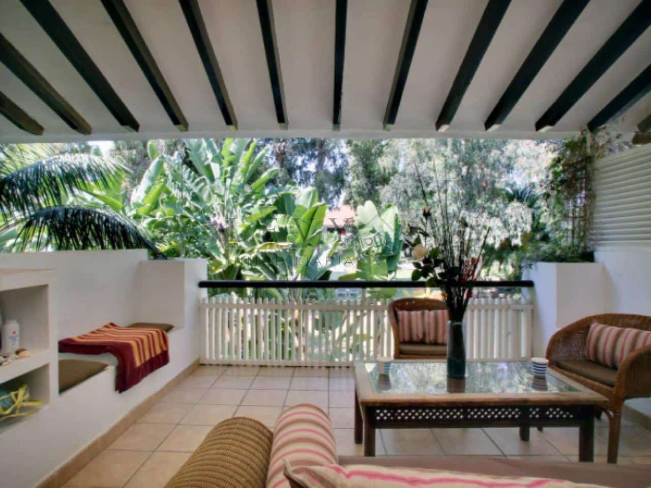 Piso de 2 habitaciones en Puerto Banus en venta con piscina garaje - 477.225 € (Ref: 9583202)