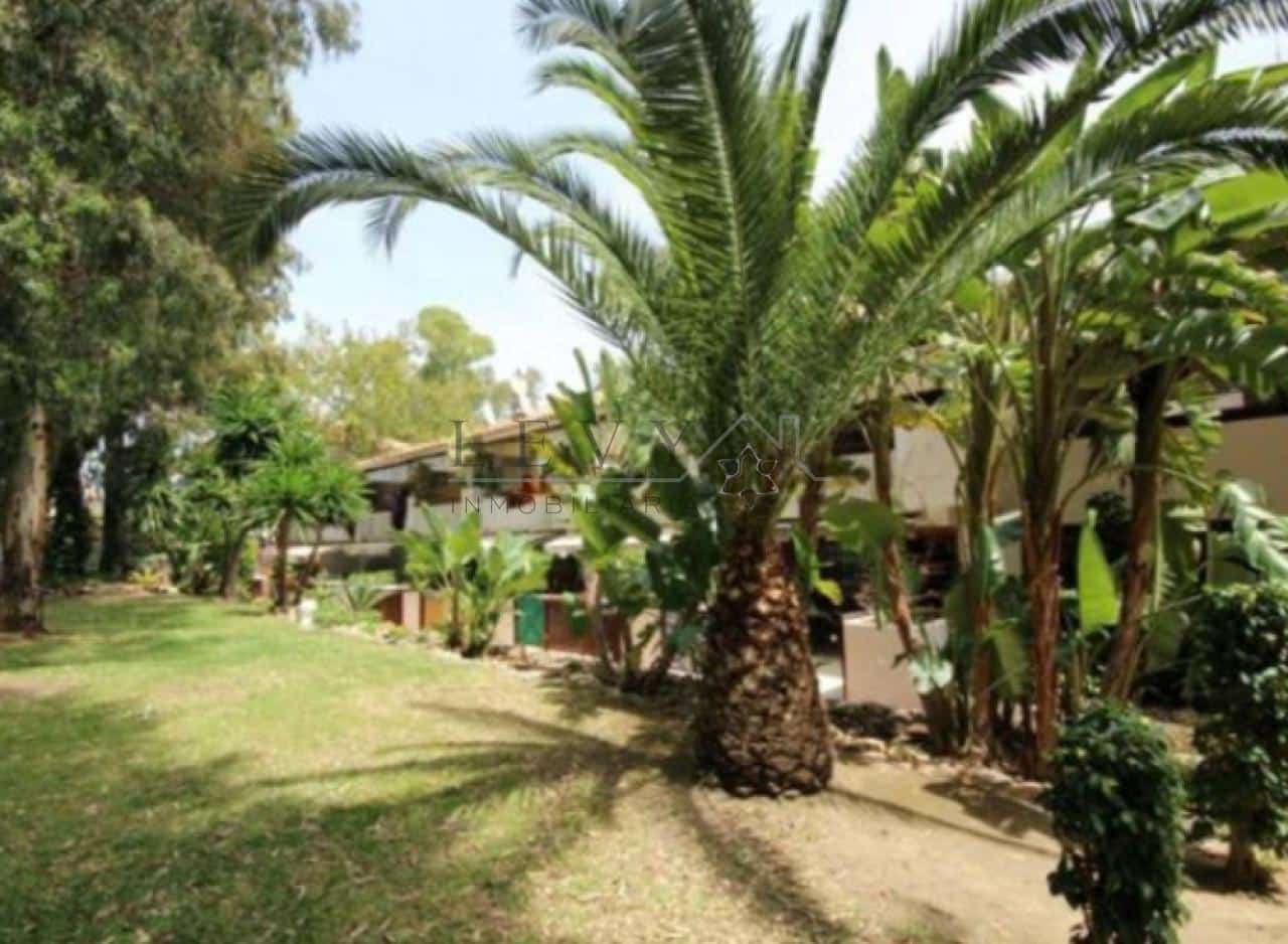 Piso de 2 habitaciones en Puerto Banus en venta con piscina garaje - 477.225 € (Ref: 9583202)