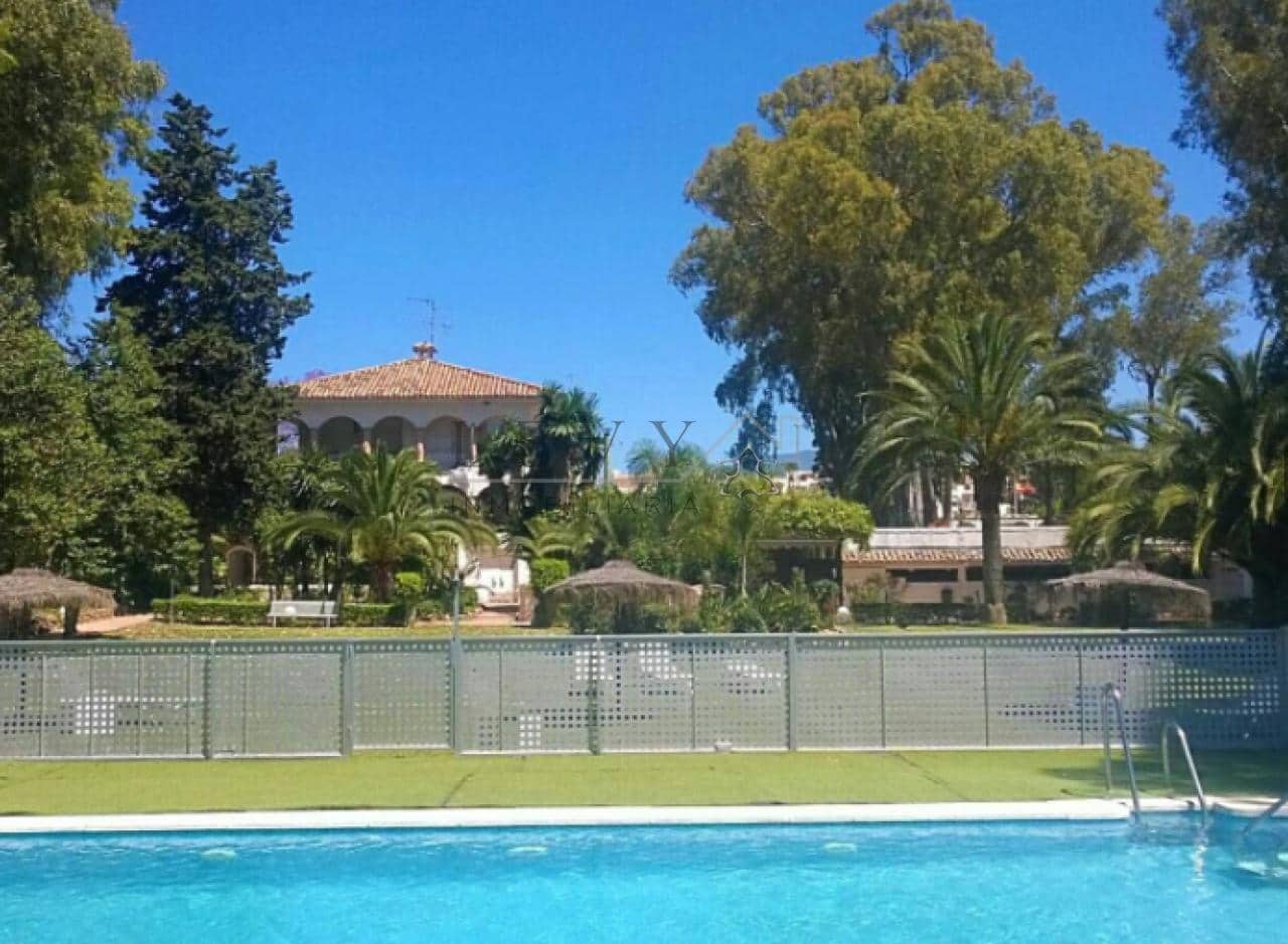 Piso de 2 habitaciones en Puerto Banus en venta con piscina garaje - 477.225 € (Ref: 9583202)