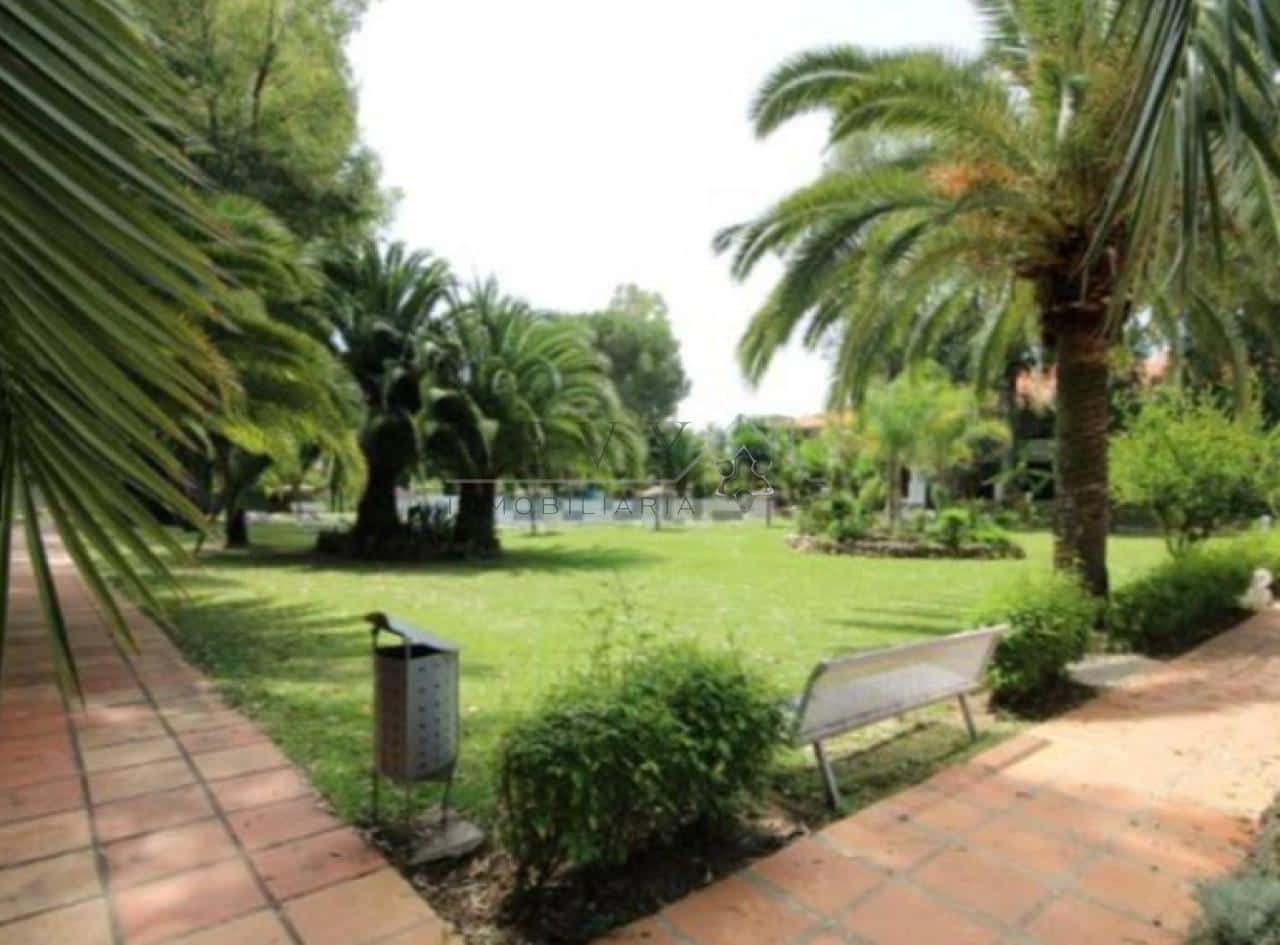 Piso de 2 habitaciones en Puerto Banus en venta con piscina garaje - 477.225 € (Ref: 9583202)