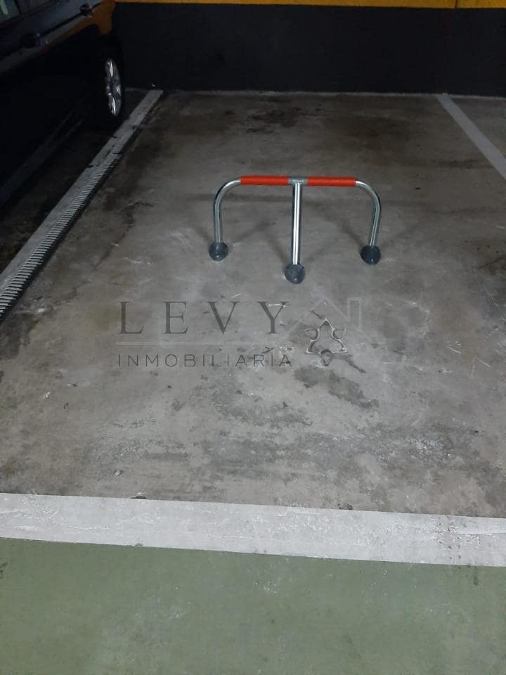 Piso de 2 habitaciones en Puerto Banus en venta con piscina garaje - 679.000 € (Ref: 9583205)