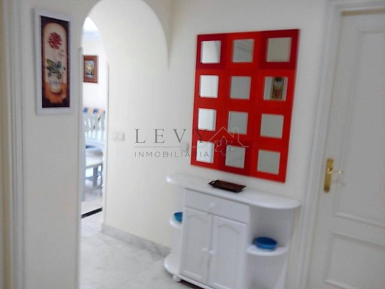 Piso de 2 habitaciones en Puerto Banus en venta con piscina garaje - 679.000 € (Ref: 9583205)