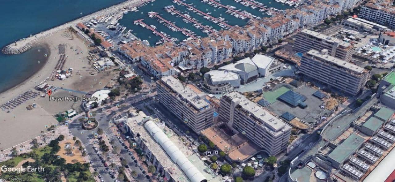 Piso de 2 habitaciones en Puerto Banus en venta con piscina garaje - 679.000 € (Ref: 9583205)