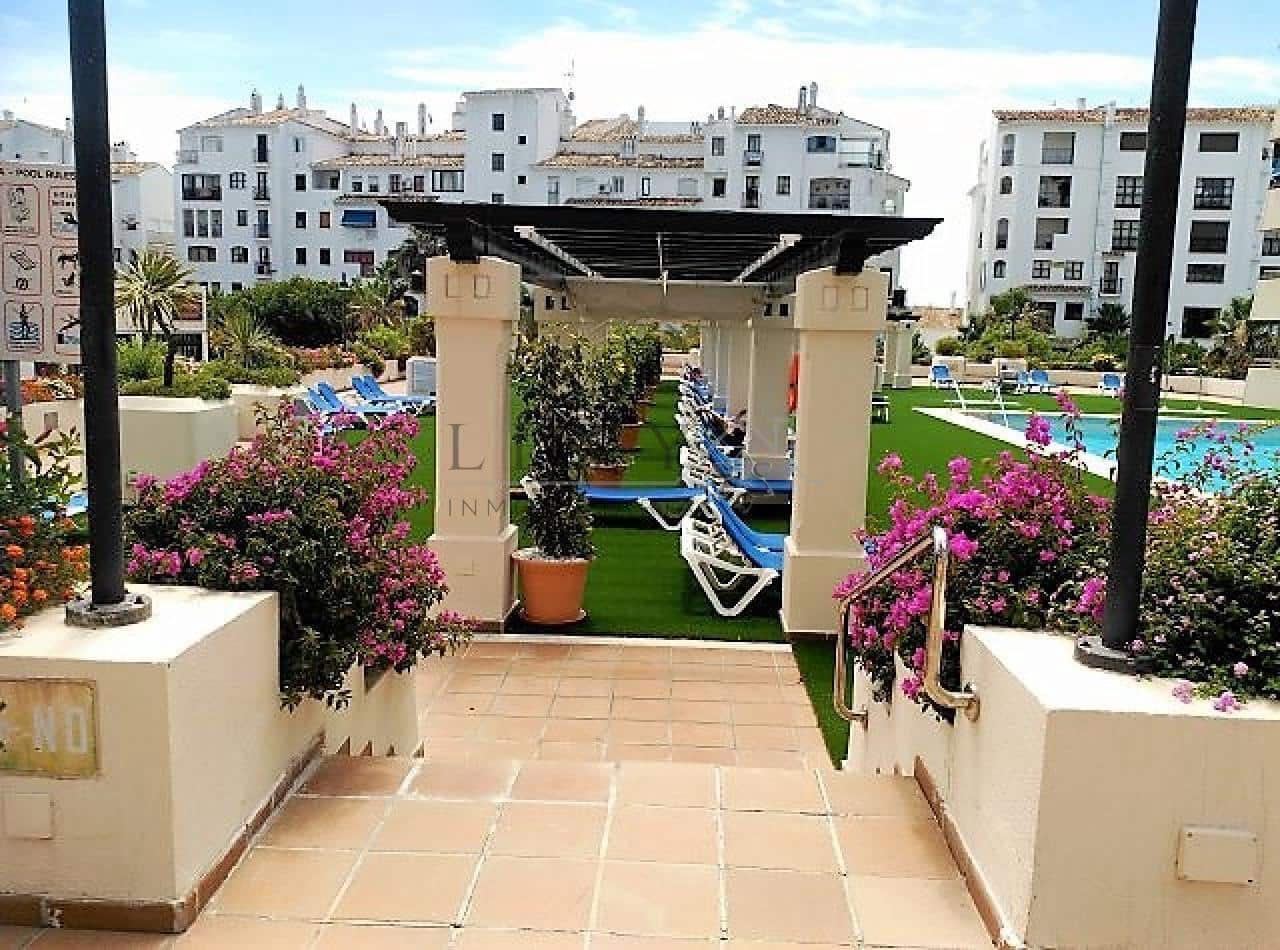 Piso de 2 habitaciones en Puerto Banus en venta con piscina garaje - 679.000 € (Ref: 9583205)