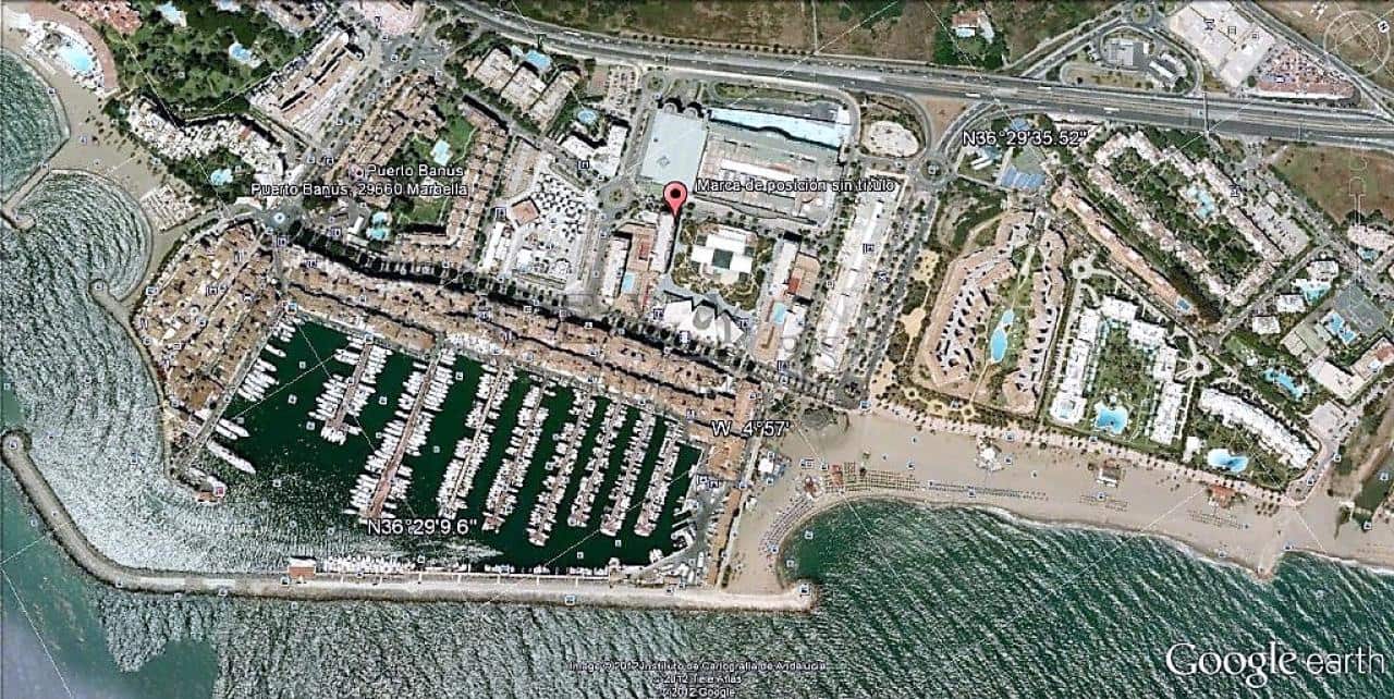 Piso de 2 habitaciones en Puerto Banus en venta con piscina garaje - 679.000 € (Ref: 9583205)