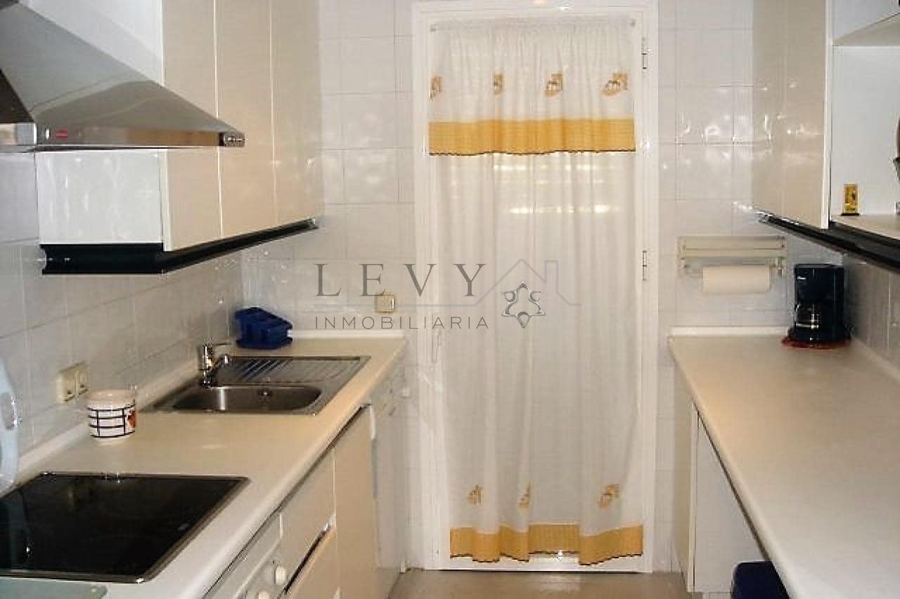 Piso de 2 habitaciones en Puerto Banus en venta con piscina garaje - 679.000 € (Ref: 9583205)