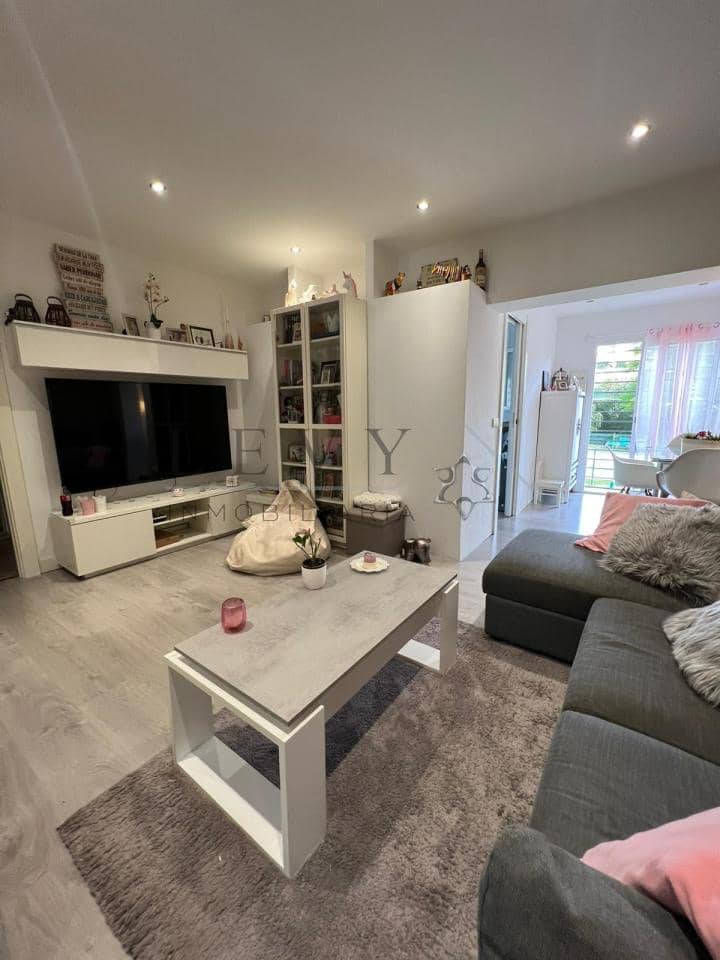 3 makuuhuone Asunto myytävänä paikassa Nueva Andalucia mukana uima-altaan 
autotalli - 300 000 € (Ref: 9583206)