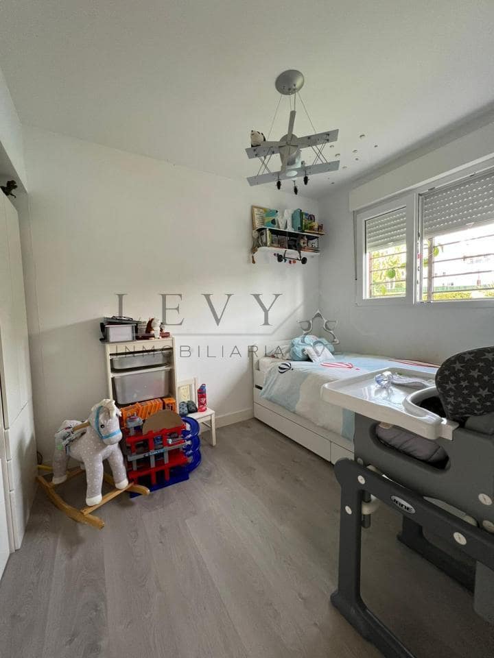 3 makuuhuone Asunto myytävänä paikassa Nueva Andalucia mukana uima-altaan 
autotalli - 300 000 € (Ref: 9583206)