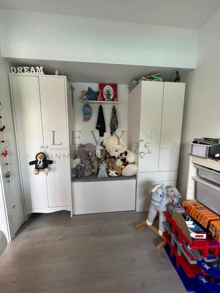 3 makuuhuone Asunto myytävänä paikassa Nueva Andalucia mukana uima-altaan 
autotalli - 300 000 € (Ref: 9583206)