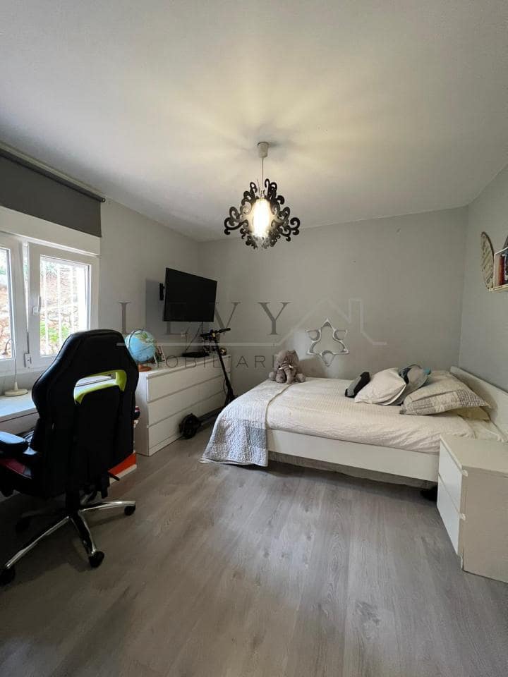 3 makuuhuone Asunto myytävänä paikassa Nueva Andalucia mukana uima-altaan 
autotalli - 300 000 € (Ref: 9583206)