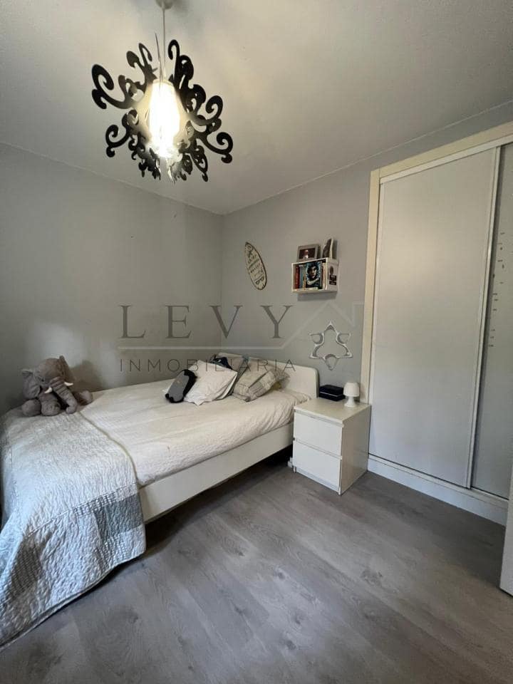 3 makuuhuone Asunto myytävänä paikassa Nueva Andalucia mukana uima-altaan 
autotalli - 300 000 € (Ref: 9583206)