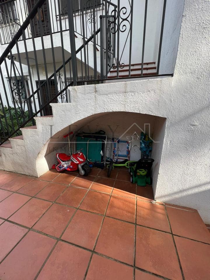 3 makuuhuone Asunto myytävänä paikassa Nueva Andalucia mukana uima-altaan 
autotalli - 300 000 € (Ref: 9583206)