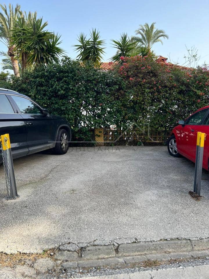 3 makuuhuone Asunto myytävänä paikassa Nueva Andalucia mukana uima-altaan 
autotalli - 300 000 € (Ref: 9583206)