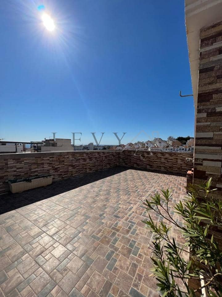 Casa de 8 habitaciones en Benalmádena en venta con garaje - 750.000 € (Ref: 9583207)